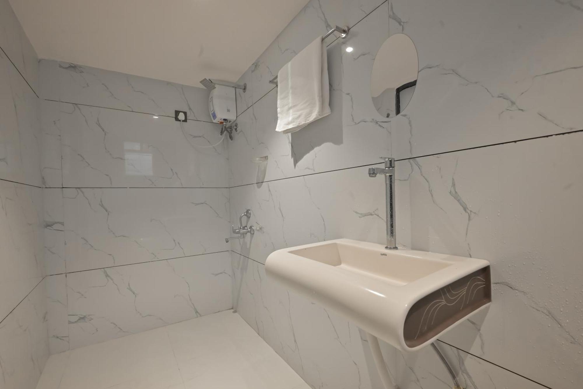 Empyrean Stay Ll 3Bhk Ll Marshall Villa Ll Large Pool Ll Ac Ll 罗纳瓦拉 外观 照片